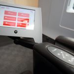 Индивидуальный монитор в кресле вагона бизнес-класса